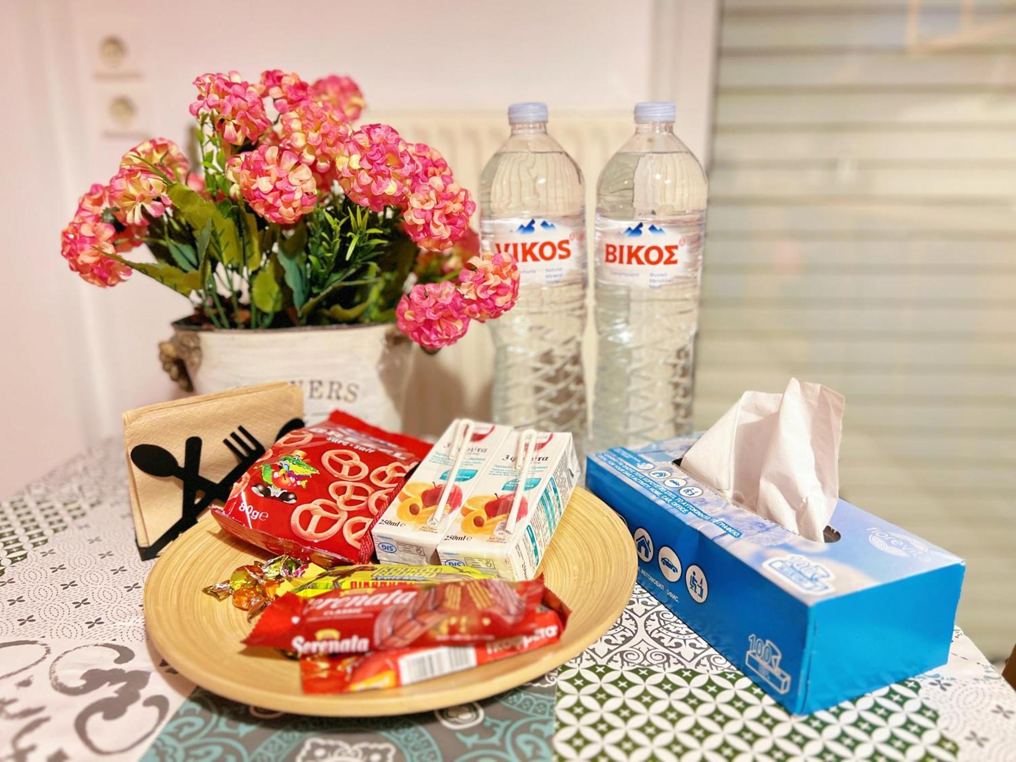 Cozy Fairytal Garden Apartment, Family Friendly, Free Parking, 15 Min To Airport Athen Eksteriør bilde