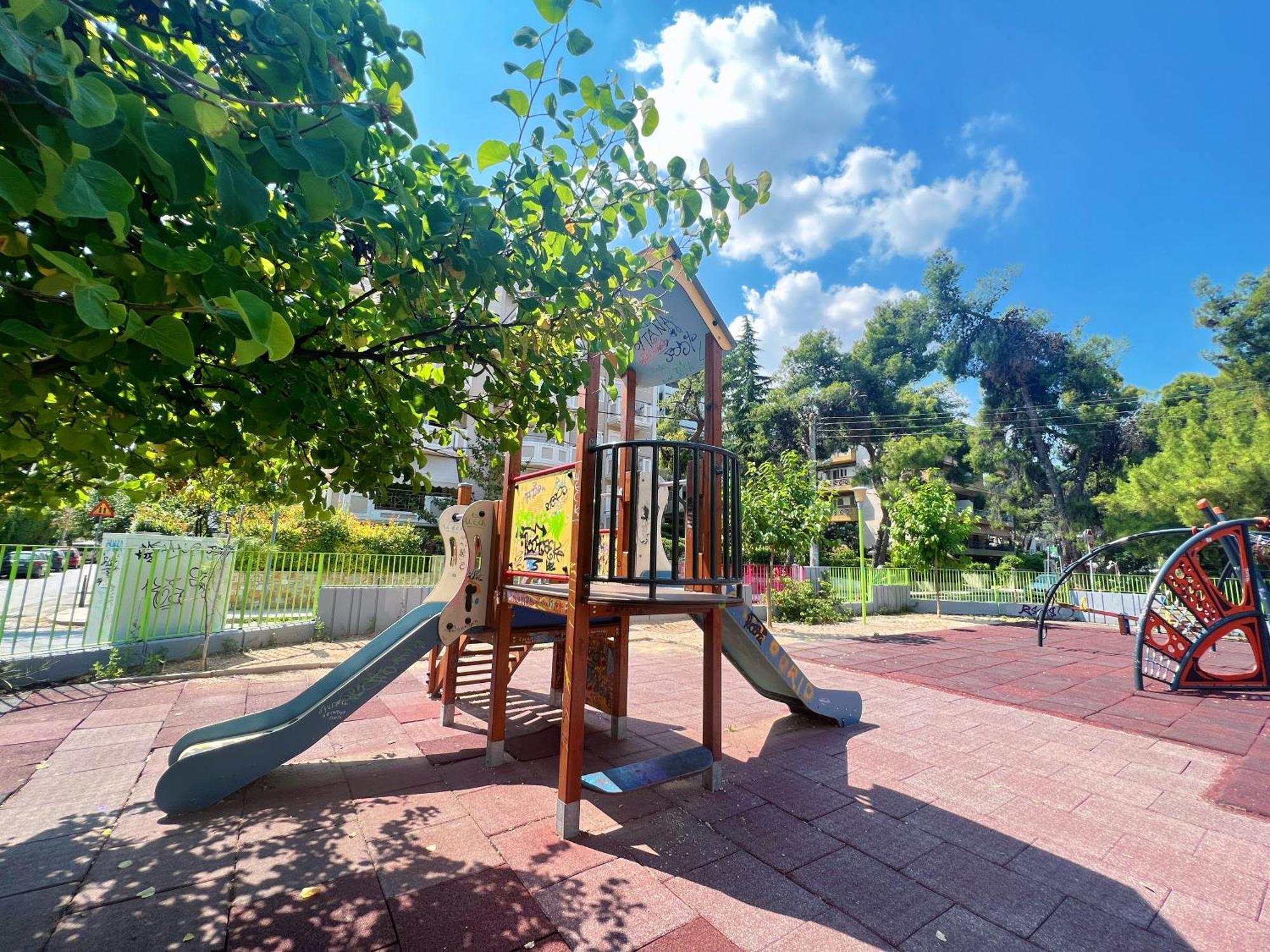 Cozy Fairytal Garden Apartment, Family Friendly, Free Parking, 15 Min To Airport Athen Eksteriør bilde