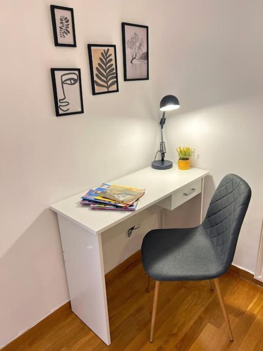 Cozy Fairytal Garden Apartment, Family Friendly, Free Parking, 15 Min To Airport Athen Eksteriør bilde
