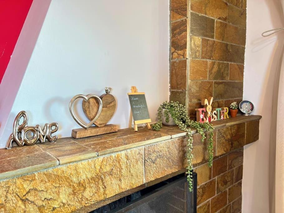 Cozy Fairytal Garden Apartment, Family Friendly, Free Parking, 15 Min To Airport Athen Eksteriør bilde