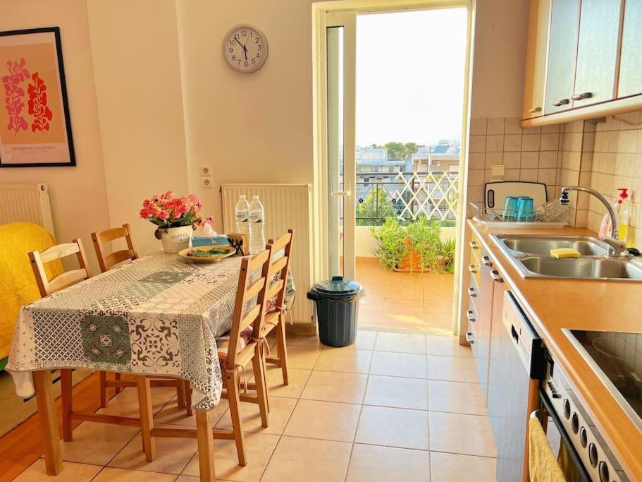 Cozy Fairytal Garden Apartment, Family Friendly, Free Parking, 15 Min To Airport Athen Eksteriør bilde